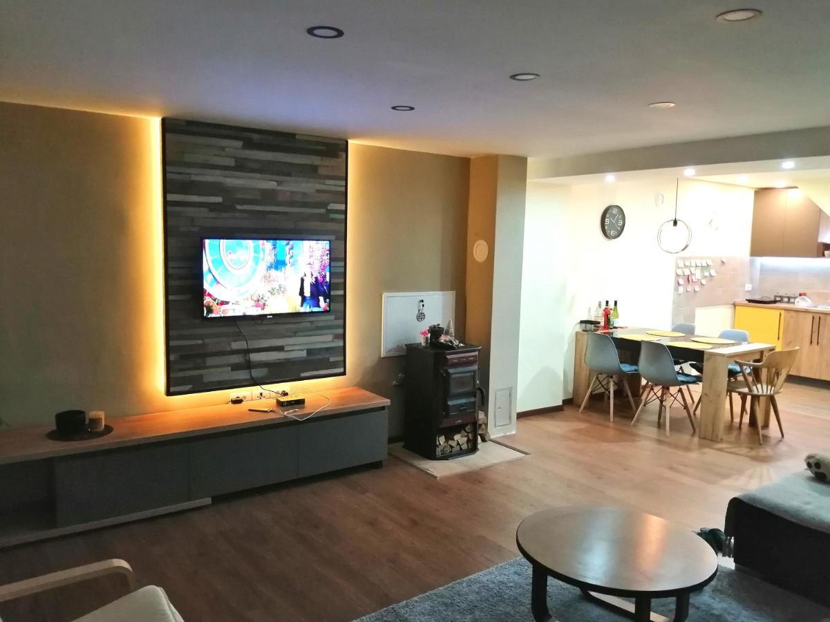 Nikas Apartman Donji Milanovac Buitenkant foto